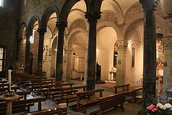250px-inside_of_the_church_of_santi_apostoli_florence