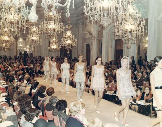 35079417_225104714964357_7247936880287678464_n