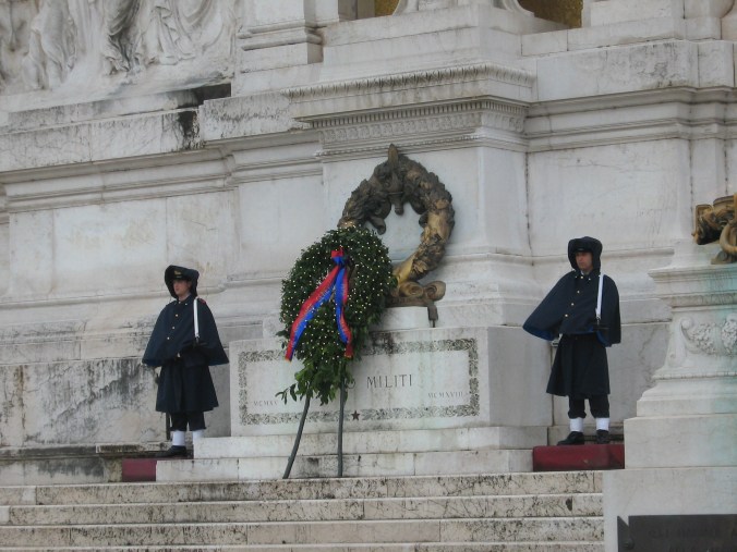 guards-at-tomb-of-unknown-solider2