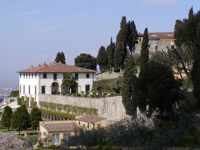 1200px-Villa_Medici_a_Fiesole_1