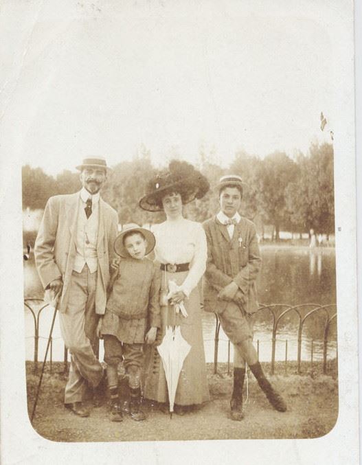 38440164_1367201786745455_4527711689734356992_n