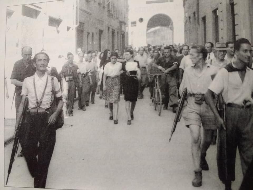 39066584_313245862754983_6515303918736506880_n