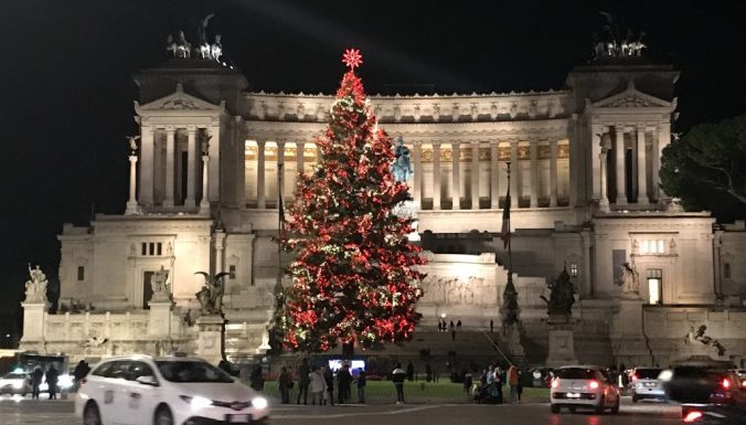 rome-netflix-christmas-tree-1024x584